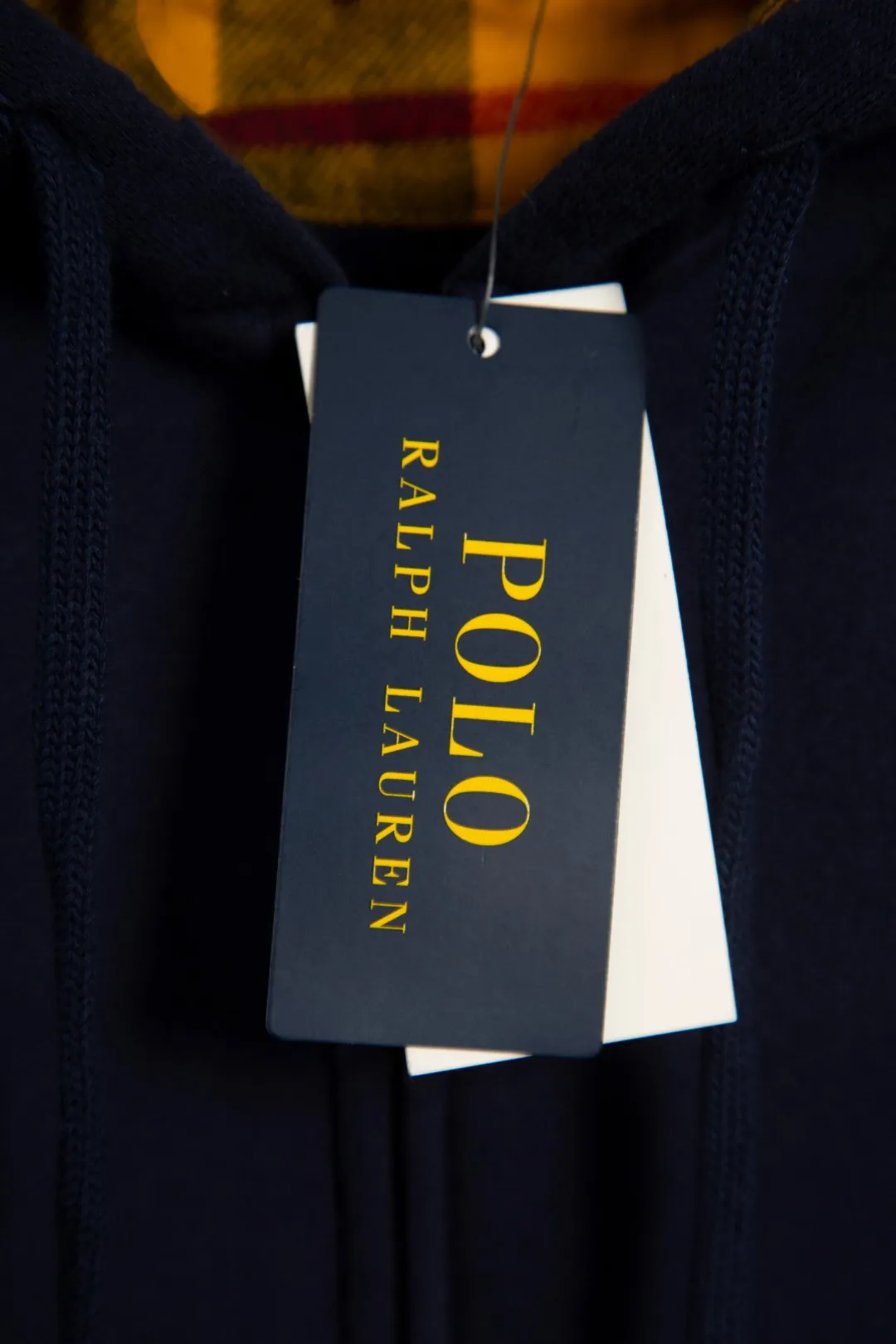 P270 Actual photo [Popular item] Style number: 25104# Color: Navy blue/hemp gray/white Size: S to XL - Ralph Lauren/Ralph Lauren 2025AW Autumn and Winter Bear series stacked topstitch design plaid lining hooded cardigan zipper sweatshirt - Original workmanship consistent Professional four-needle six-thread topstitch design ✅ - Face 370g double-sided cotton heavyweight fabric Contrast color yarn-dyed plaid inside ✅| - Highly restored customized brand zipper 0.8 pure cotton high-density hook and loop bonnet ✅ - RL limited design style Colorful bear logo precision embroidery Bright color contrasting plaid hood inside The upper body is colorful and distinguishes the classic style. Both men and women can easily control it. Simple and clean, versatile and can go wrong. Exposed topstitch 0.8 cm retro primary color hook and loop drawstring. Every detail is perfect.